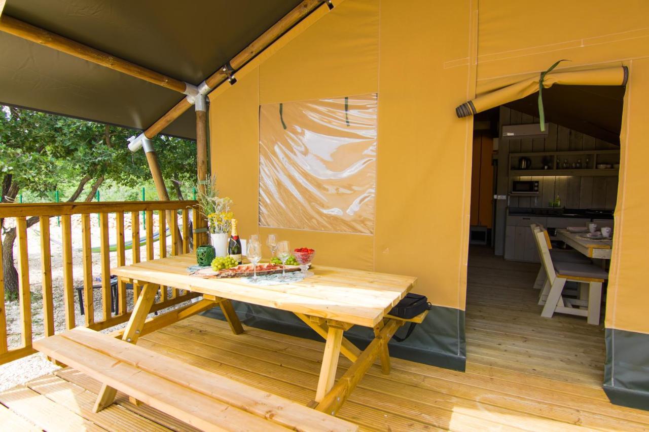 Grande Glamping With Pool Hotel บีโอกราดนาโมรู ภายนอก รูปภาพ