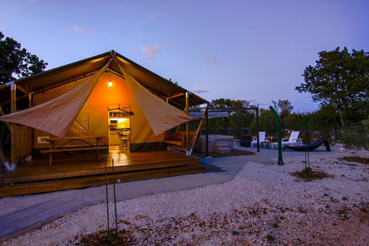 Grande Glamping With Pool Hotel บีโอกราดนาโมรู ภายนอก รูปภาพ