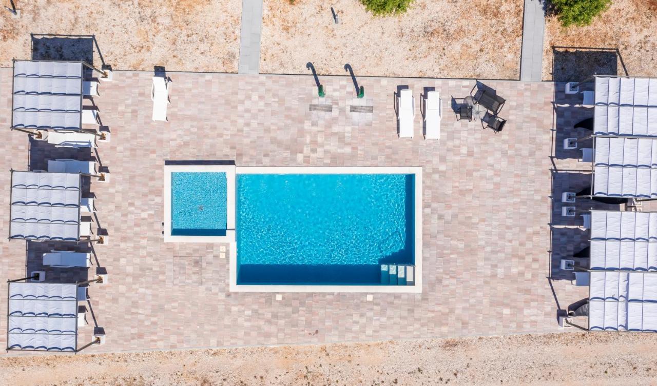 Grande Glamping With Pool Hotel บีโอกราดนาโมรู ภายนอก รูปภาพ