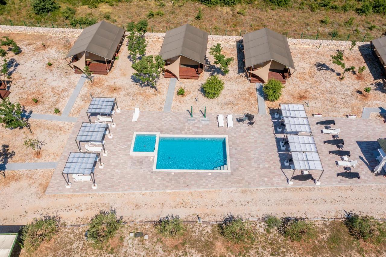 Grande Glamping With Pool Hotel บีโอกราดนาโมรู ภายนอก รูปภาพ