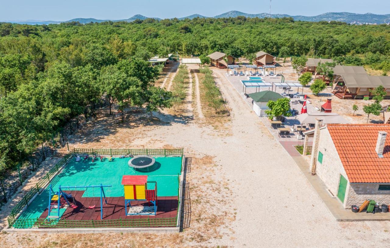 Grande Glamping With Pool Hotel บีโอกราดนาโมรู ภายนอก รูปภาพ