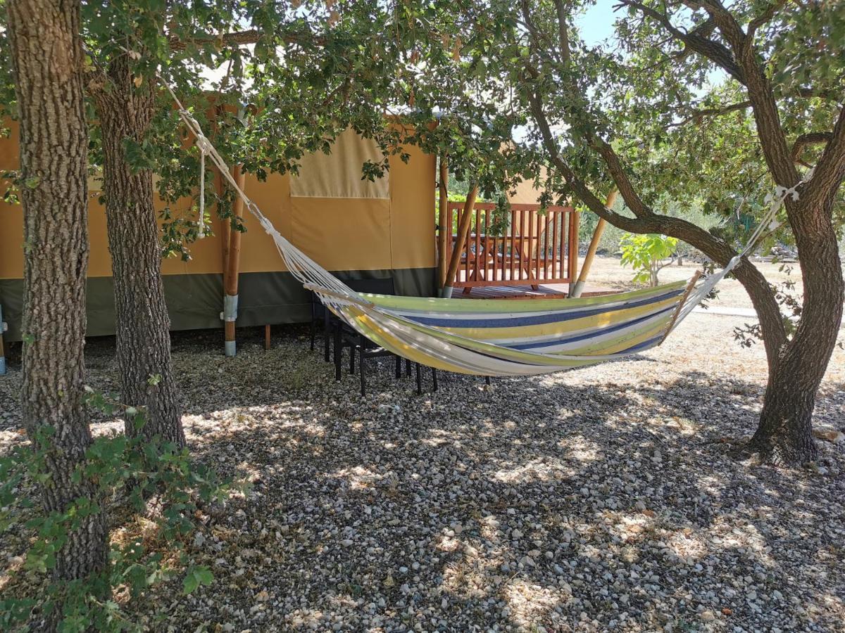 Grande Glamping With Pool Hotel บีโอกราดนาโมรู ภายนอก รูปภาพ