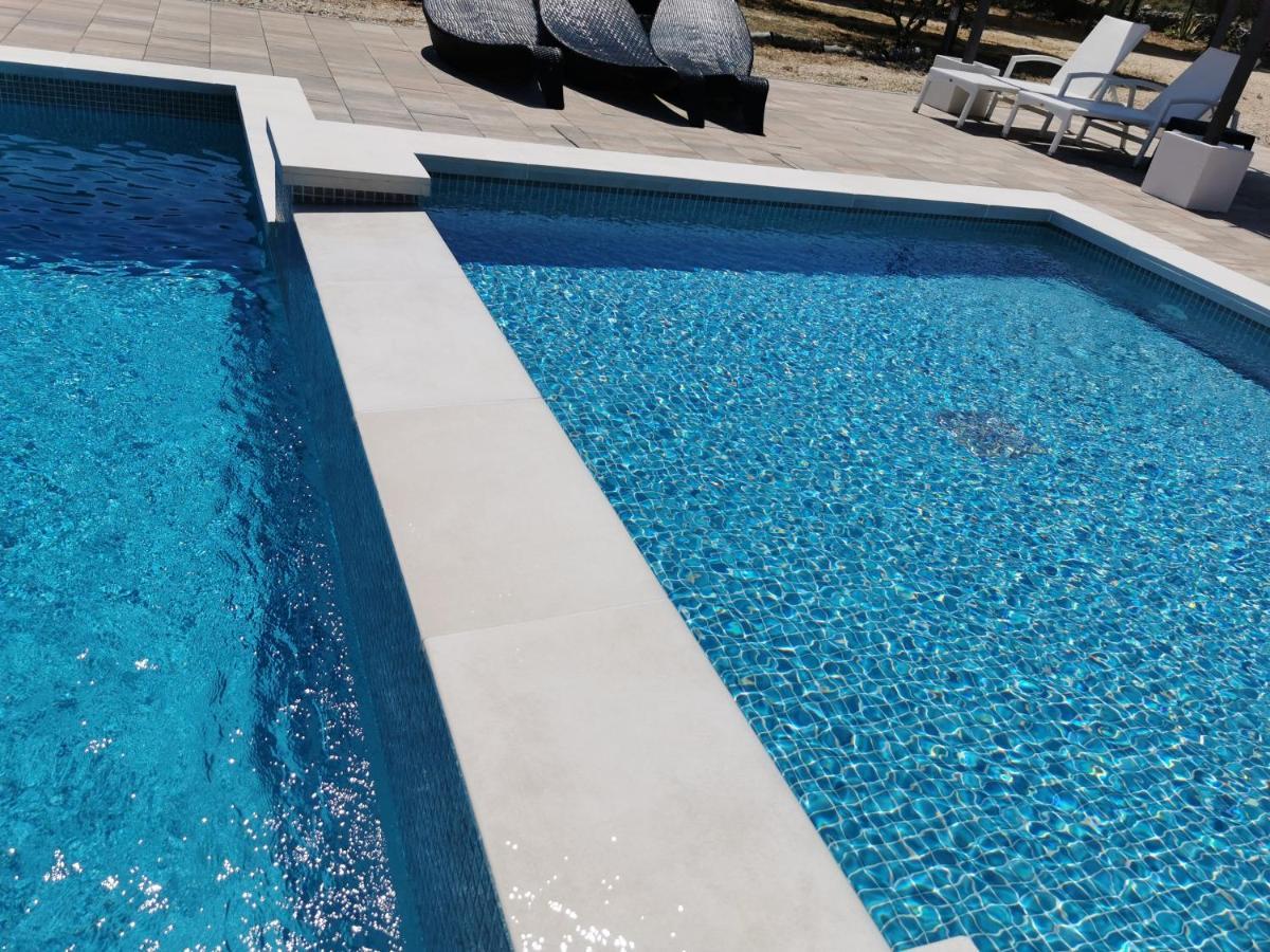 Grande Glamping With Pool Hotel บีโอกราดนาโมรู ภายนอก รูปภาพ