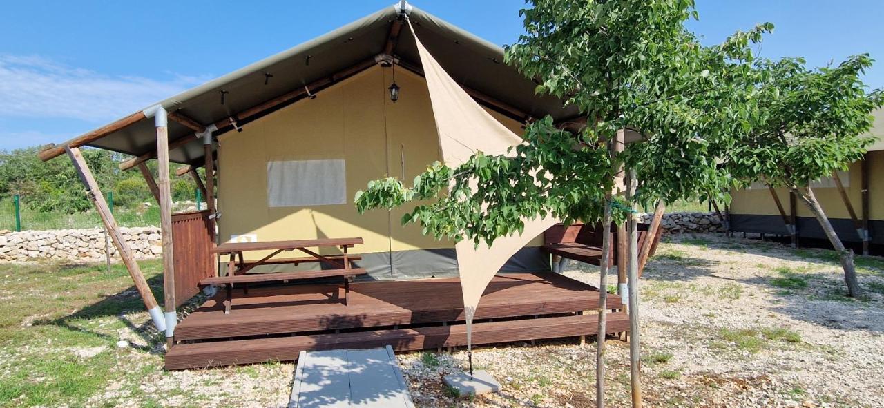 Grande Glamping With Pool Hotel บีโอกราดนาโมรู ภายนอก รูปภาพ