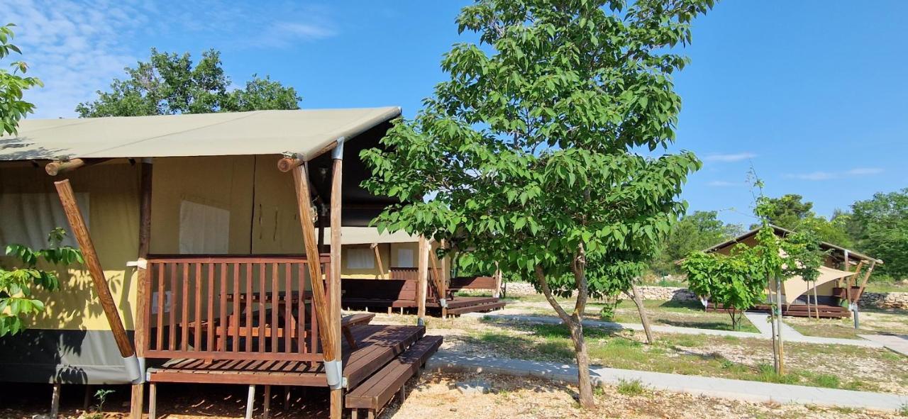 Grande Glamping With Pool Hotel บีโอกราดนาโมรู ภายนอก รูปภาพ
