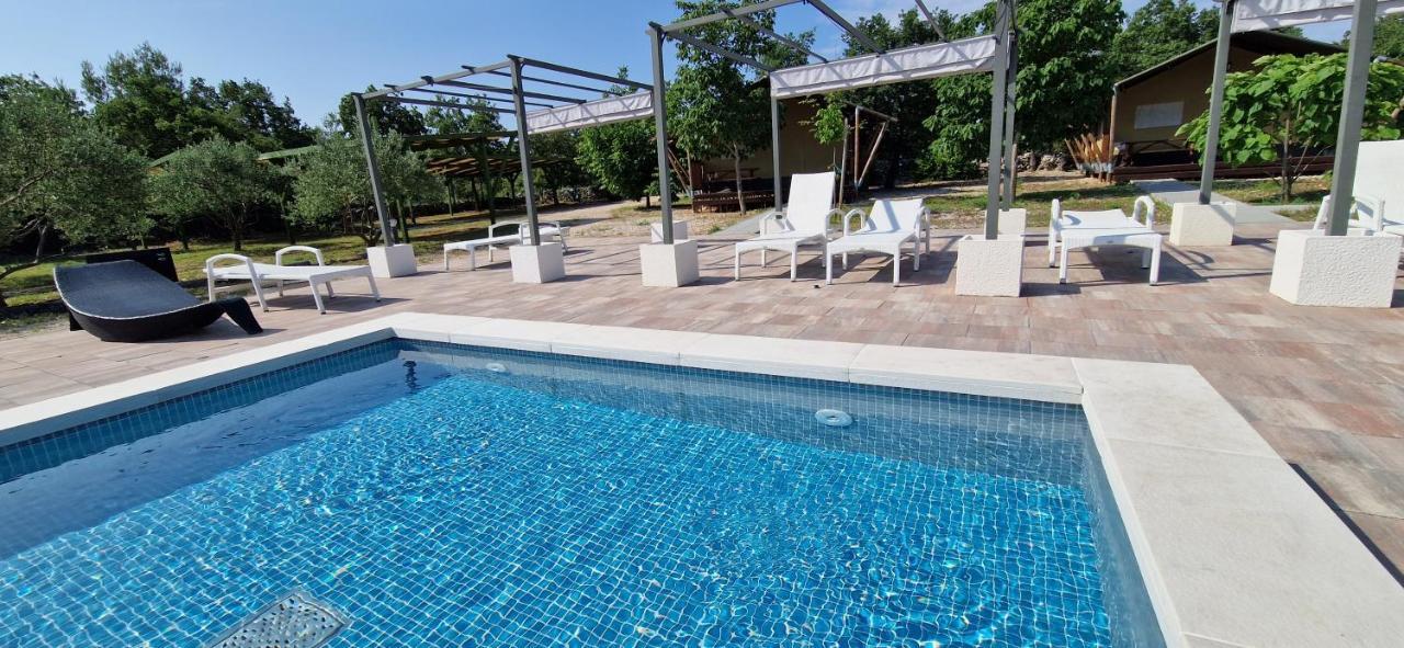 Grande Glamping With Pool Hotel บีโอกราดนาโมรู ภายนอก รูปภาพ