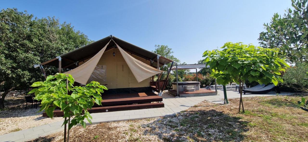 Grande Glamping With Pool Hotel บีโอกราดนาโมรู ภายนอก รูปภาพ
