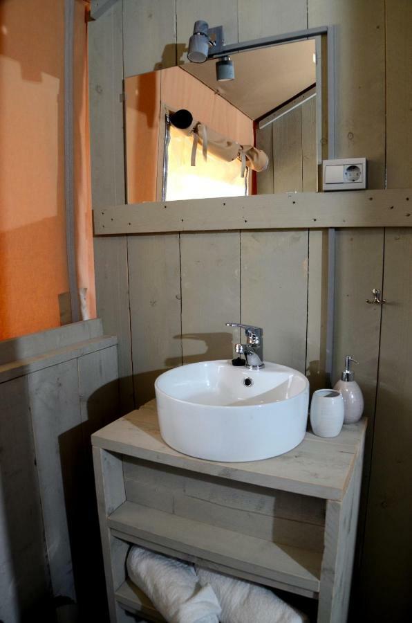 Grande Glamping With Pool Hotel บีโอกราดนาโมรู ภายนอก รูปภาพ