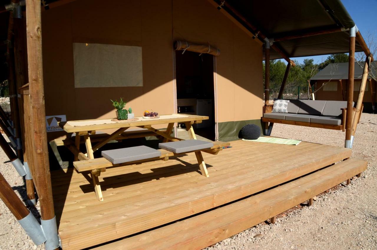 Grande Glamping With Pool Hotel บีโอกราดนาโมรู ภายนอก รูปภาพ