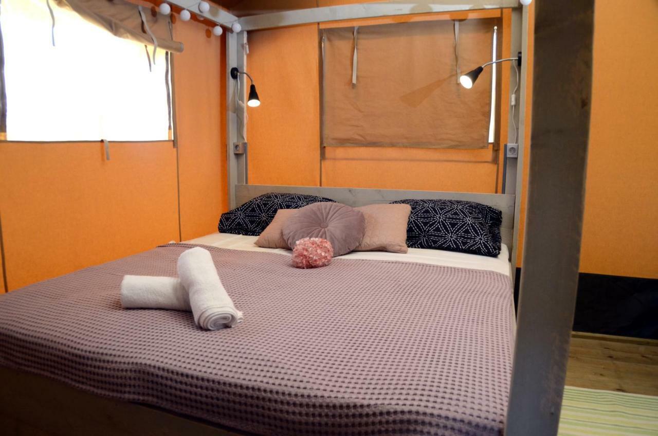 Grande Glamping With Pool Hotel บีโอกราดนาโมรู ภายนอก รูปภาพ